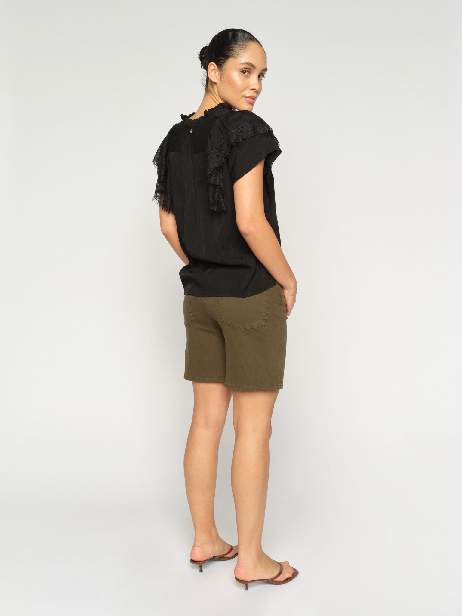 Modelshot / Olive Night / Detail